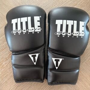 Title Classic Boxing Gloves Black